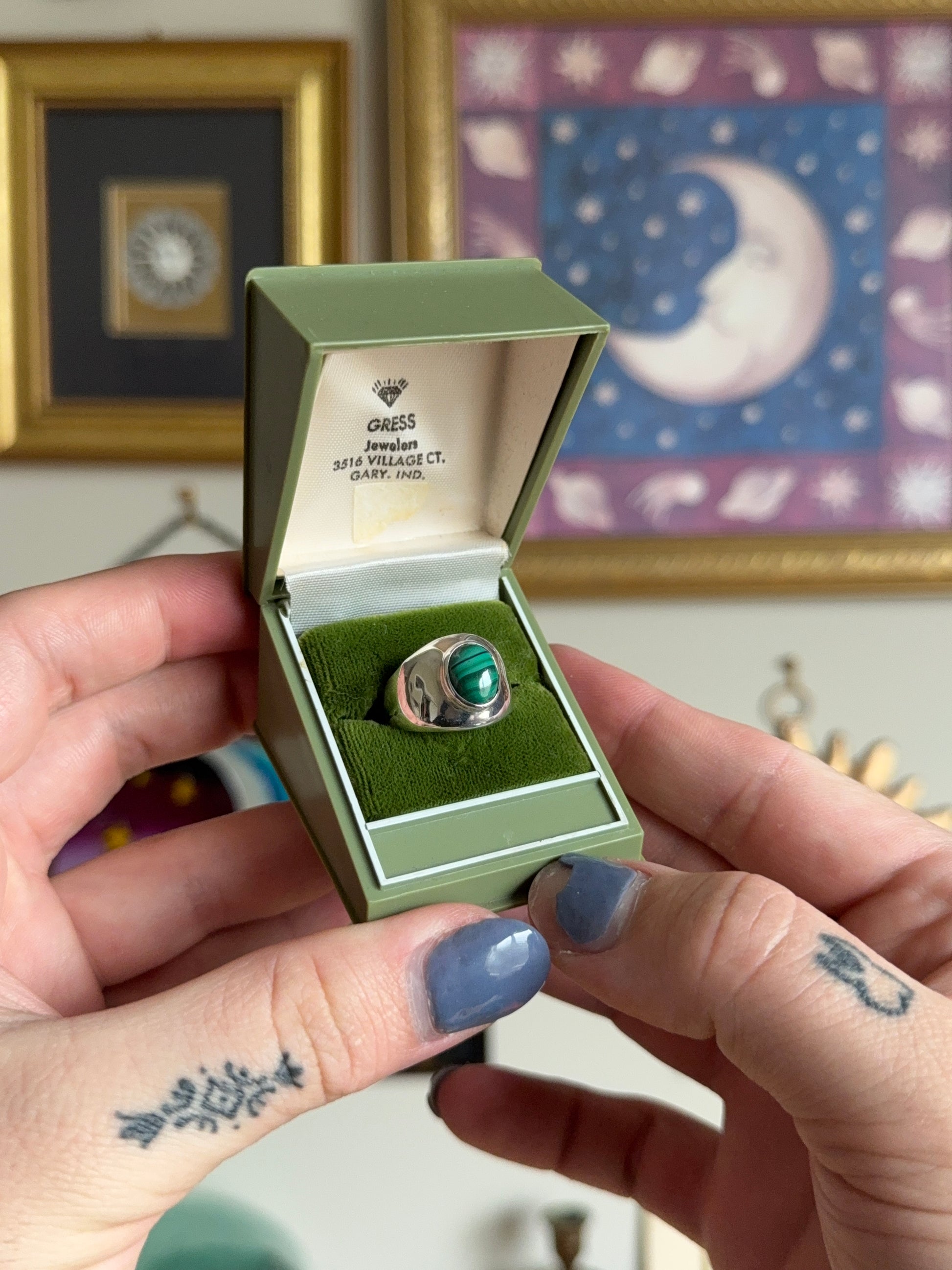 Malachite cabochon ring