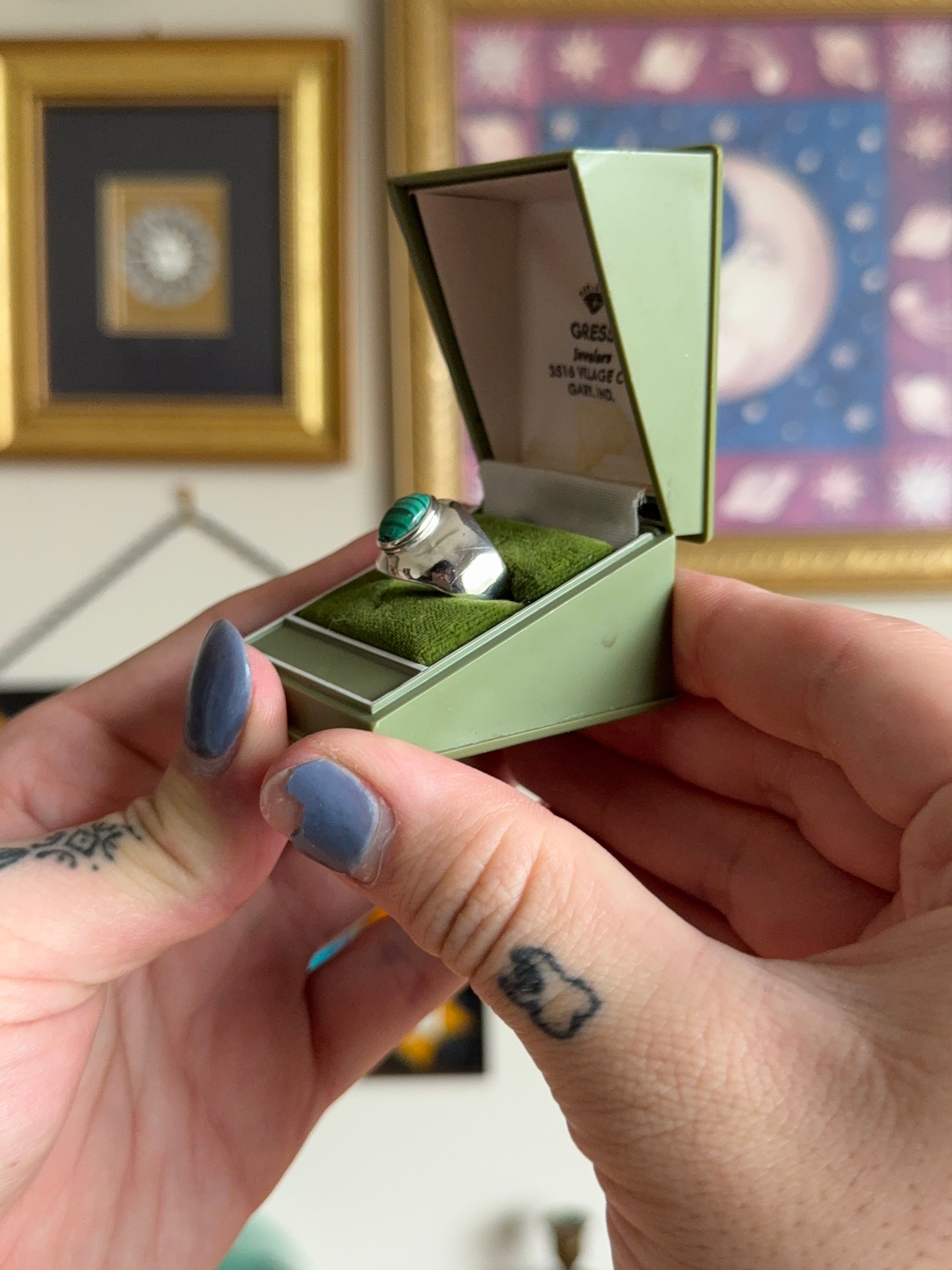 Malachite cabochon ring