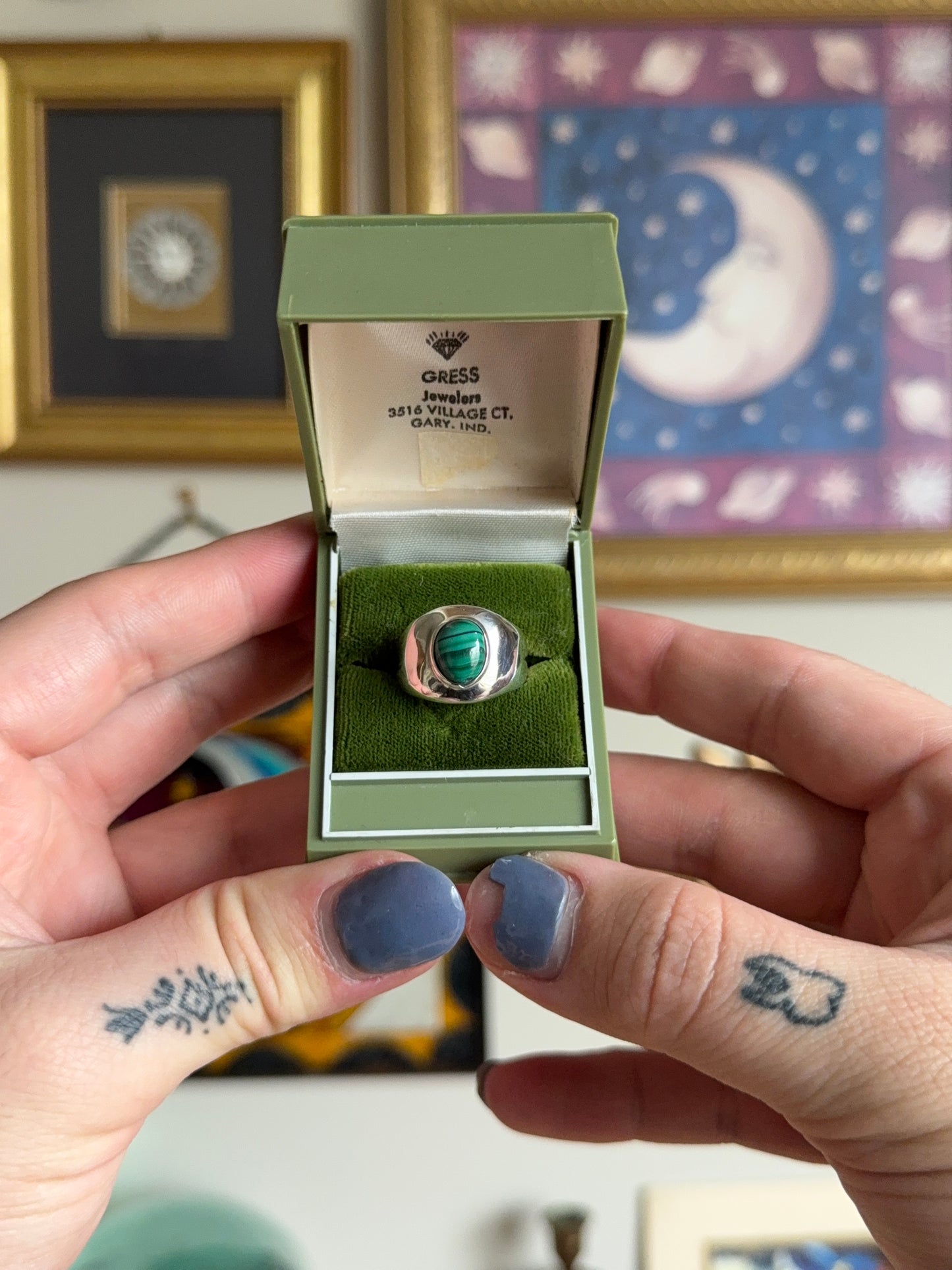 Malachite cabochon ring